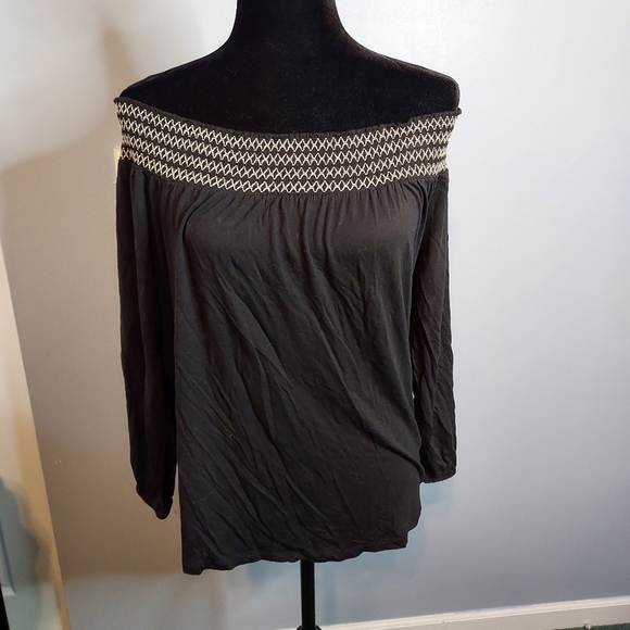 Old Navy Off-The-Shoulder Embroidered Top Black And White Size Medium - Picture 3 of 6